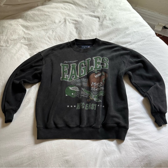 Abercrombie & Fitch Philadelphia Eagles Graphic Crew Sweatshirt - Picture 5 of 8